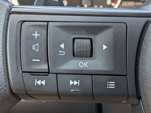 Used 2023 Nissan Rogue S AWD/4WD image 13
