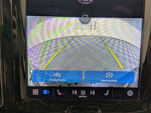 Used 2022 Volvo XC60 B5 Momentum image 21