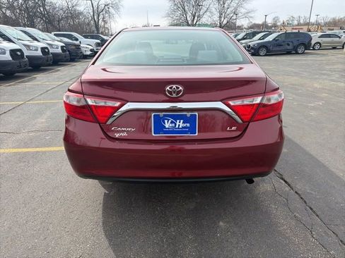 Used 2017 Toyota Camry LE image 5