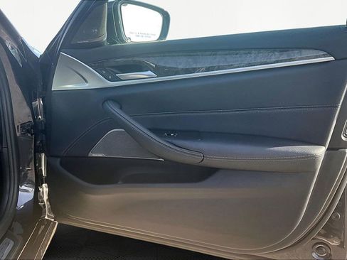 Used 2023 BMW 530e xDrive 530e iPerformance w/ Premium Package image 24