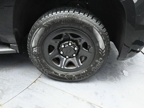 Used 2018 Chevrolet Tahoe 2WD w/ Remote Keyless Entry Package image 16