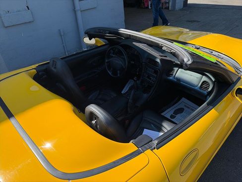 Used 2001 Chevrolet Corvette Convertible w/ Preferred Equipment Group2 image 12