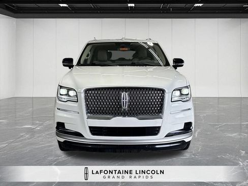 Used 2022 Lincoln Navigator Reserve AWD/4WD image 8