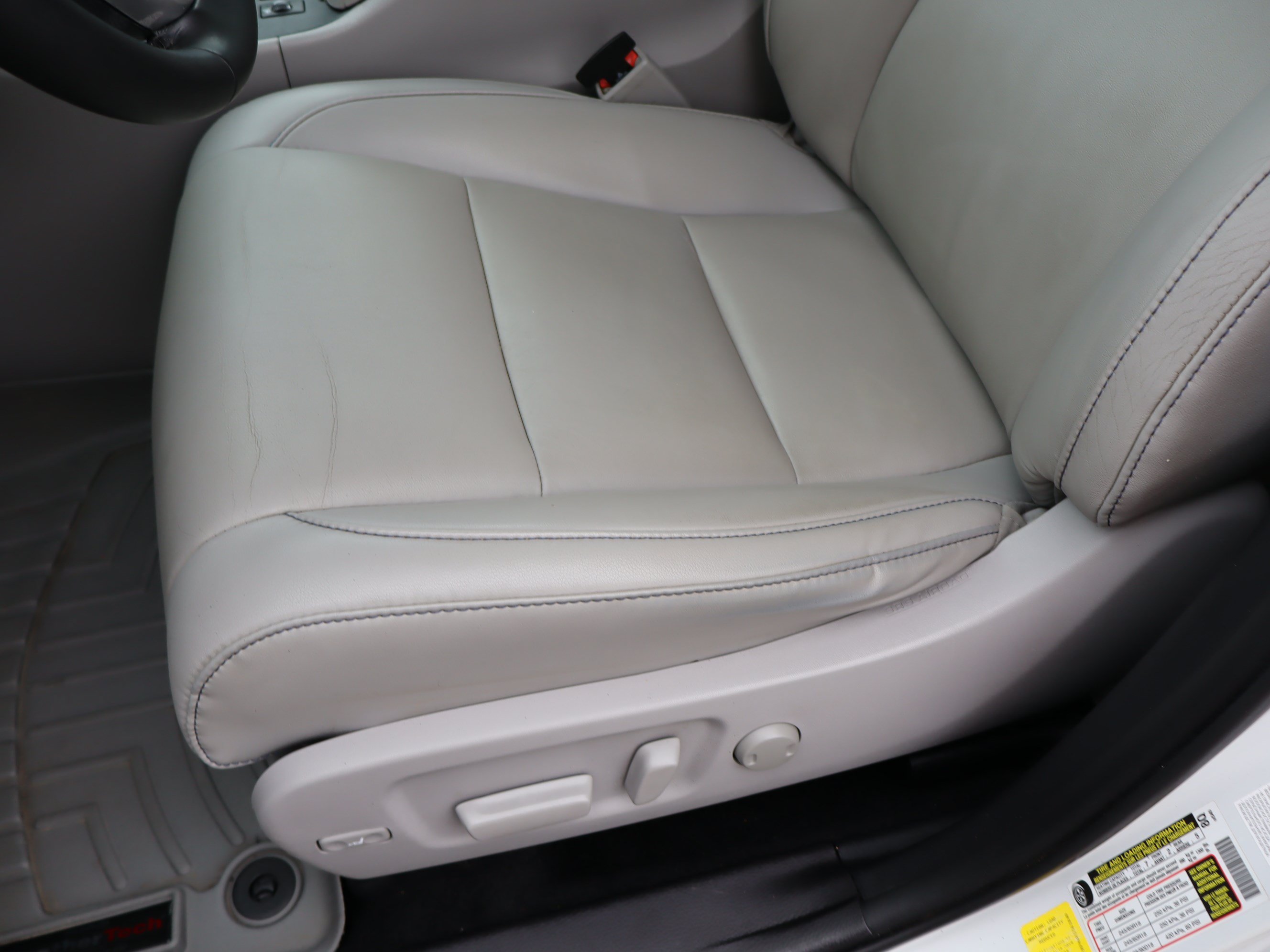 Used 2019 Toyota Highlander XLE FWD image 18