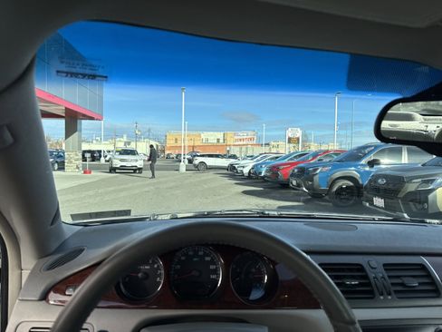 Used 2008 Buick Lucerne CXL image 3