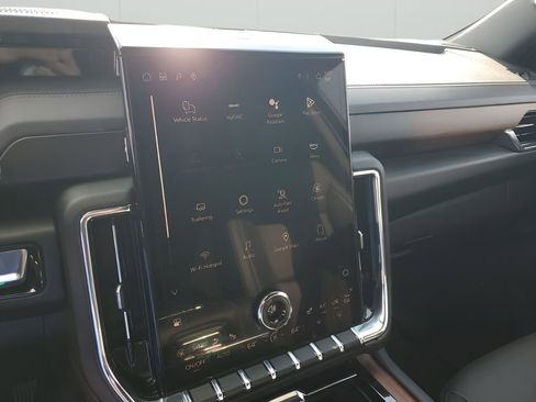 Certified 2025 GMC Yukon XL Denali image 39