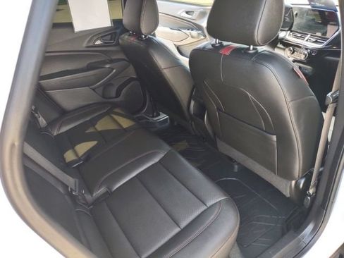 Used 2025 Chevrolet Trax RS w/ Sunroof Package FWD image 21