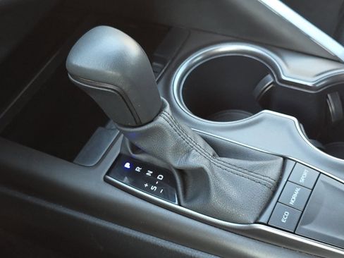 Used 2024 Toyota Camry SE image 17