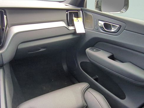 New 2026 Volvo XC60 B5 Ultra w/ Climate Package AWD/4WD image 12