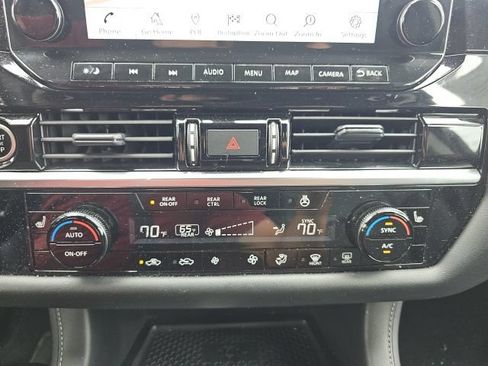 Used 2023 Nissan Pathfinder SL FWD image 42
