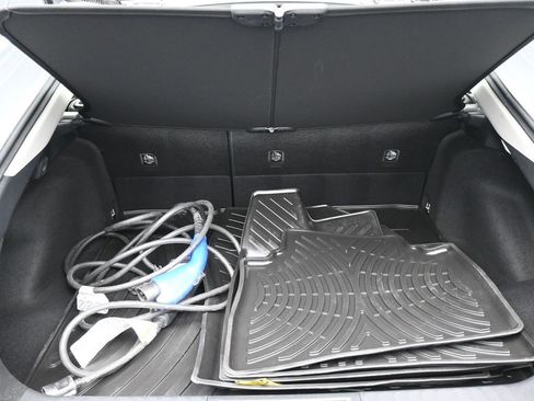 Used 2025 Toyota Prius Plug-In Hybrid image 21