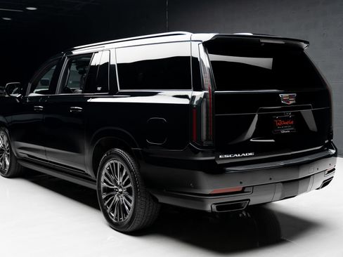 Used 2025 Cadillac Escalade ESV Sport Platinum AWD/4WD image 22