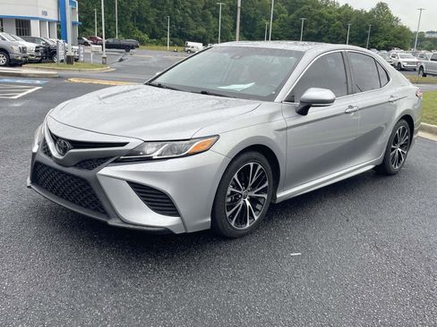 Used 2020 Toyota Camry SE w/ Moonroof Package AWD/4WD image 4