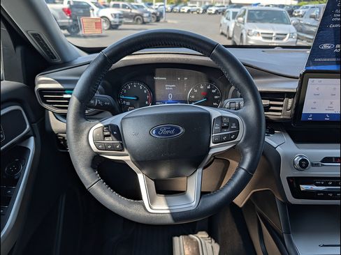 Certified 2023 Ford Explorer XLT AWD/4WD image 17