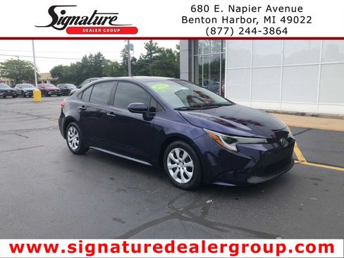 Used 2021 Toyota Corolla LE FWD image 1