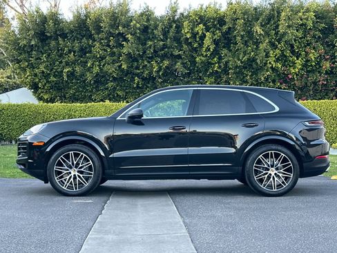 Used 2025 Porsche Cayenne image 2