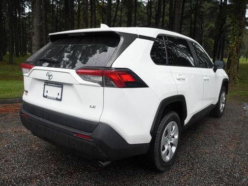 Used 2019 Toyota RAV4 LE image 3