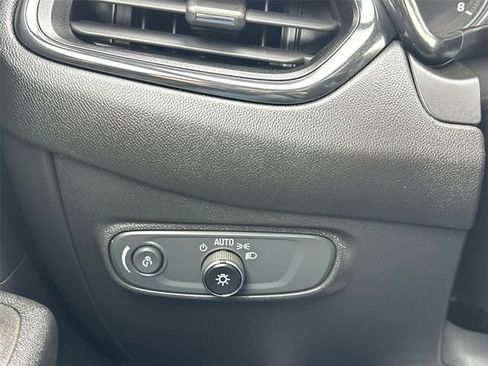 Used 2023 Chevrolet Equinox RS FWD image 17
