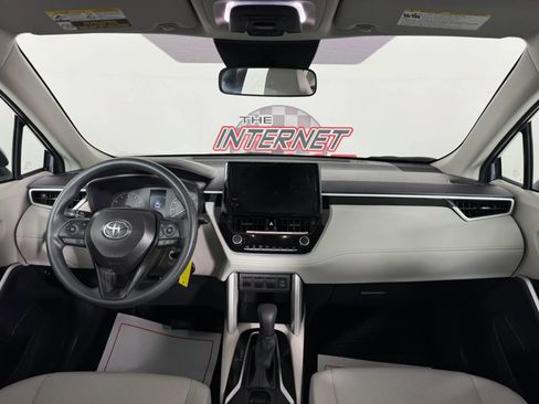 Used 2024 Toyota Corolla Cross L image 11