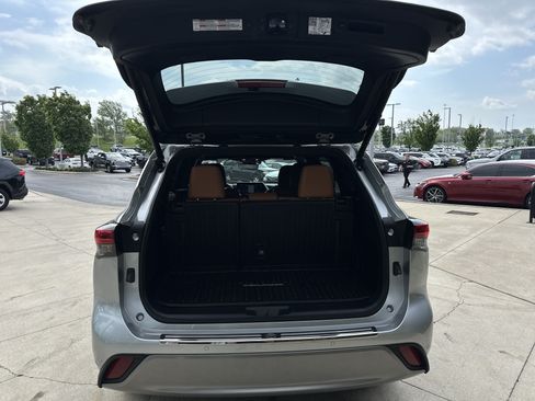 Used 2021 Toyota Highlander Platinum AWD/4WD image 30