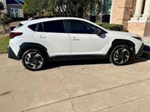 Used 2024 Subaru Crosstrek 2.0i Premium image 2