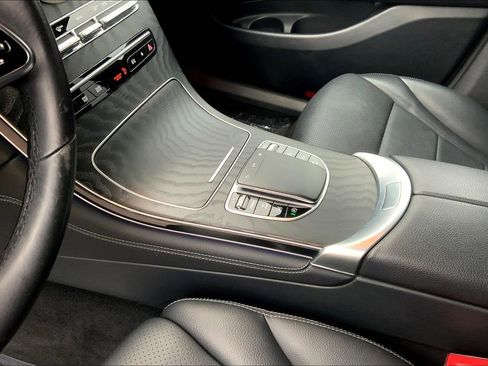 Used 2021 Mercedes-Benz GLC 300 4MATIC image 18