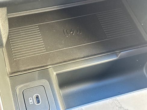 New 2026 Land Rover Range Rover Velar Dynamic SE image 24