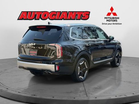 Used 2023 Kia Telluride EX w/ EX Captain's Chair Package image 2
