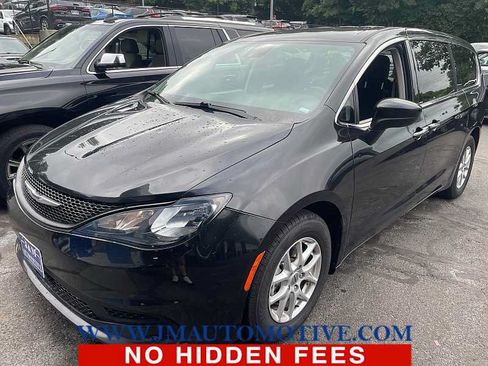 Used 2023 Chrysler Voyager LX FWD image 1