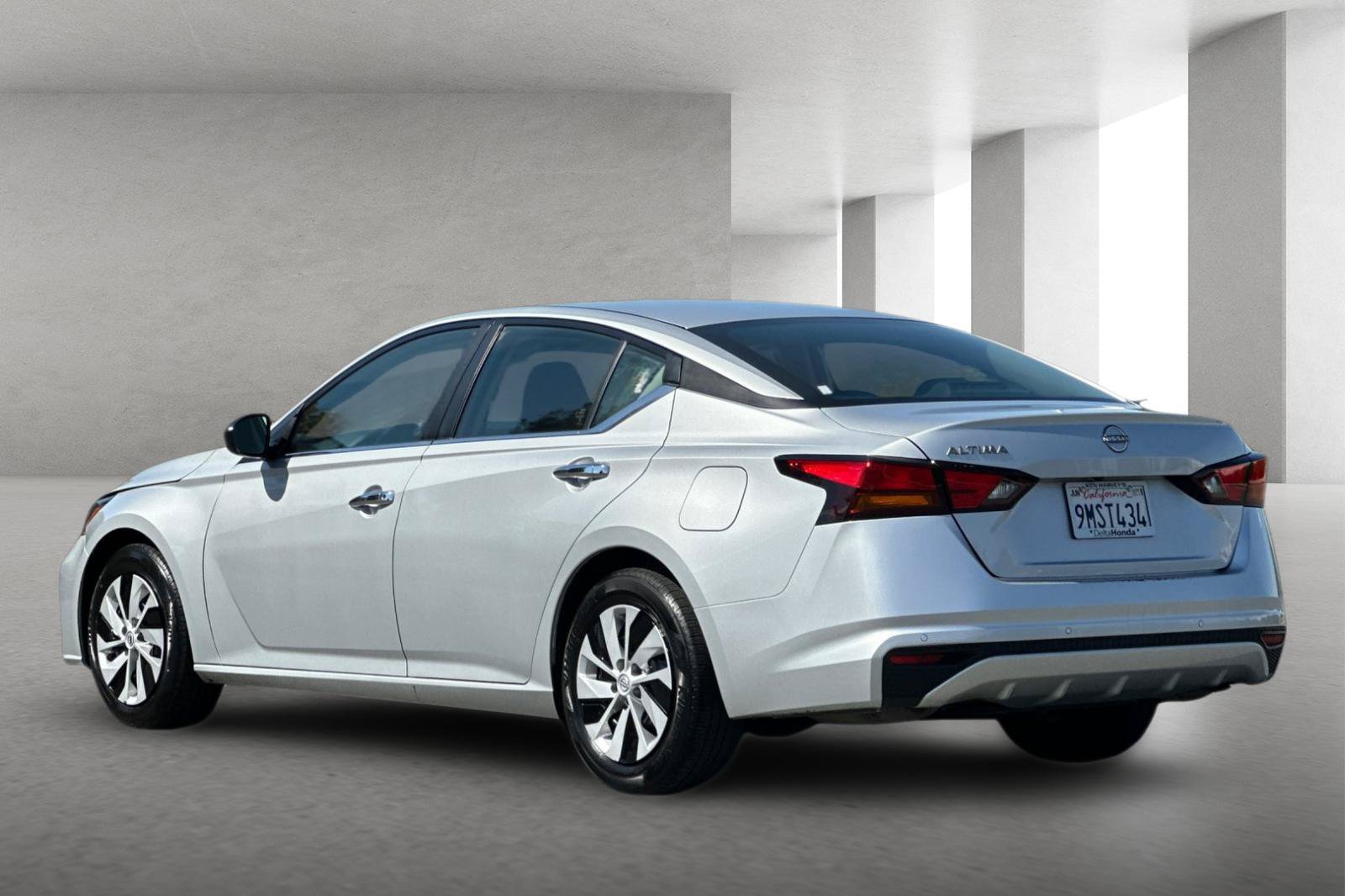 Used 2024 Nissan Altima 2.5 S FWD image 6