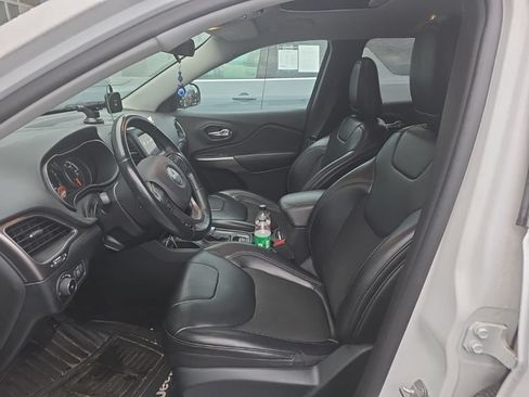Used 2019 Jeep Cherokee Latitude Plus FWD image 10