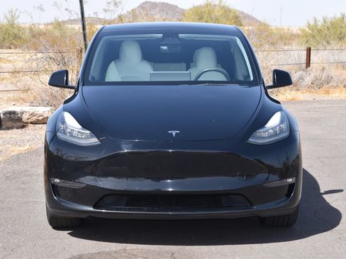 Used 2024 Tesla Model Y Long Range AWD/4WD image 2