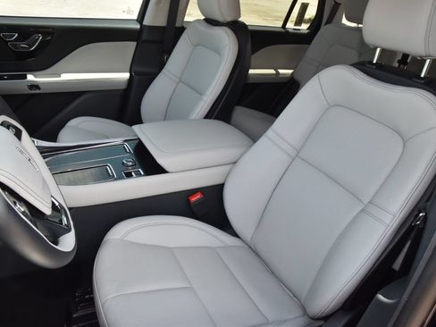 New 2026 Lincoln Aviator 2WD image 32