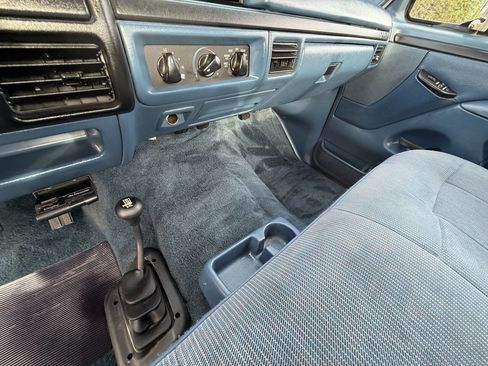 Used 1997 Ford F250 4x4 Regular Cab Heavy Duty image 25