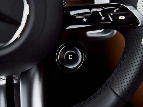 Used 2024 Mercedes-Benz SL 55 AMG 4MATIC image 38