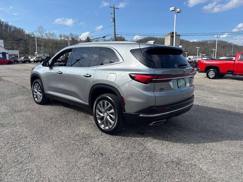 Used 2025 Buick Enclave Preferred image 3