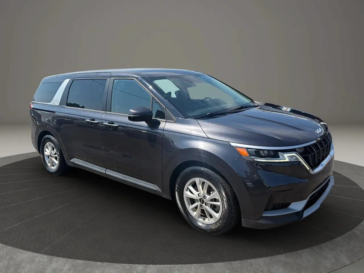 Used 2022 Kia Carnival LX FWD image 7