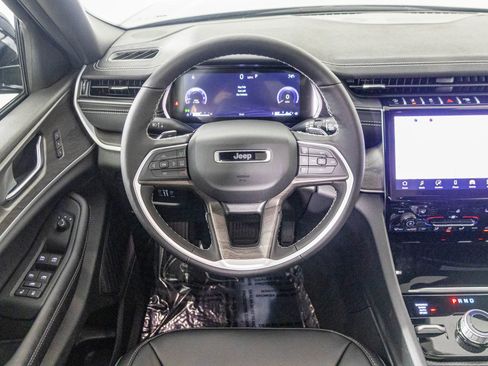 New 2025 Jeep Grand Cherokee Limited image 34