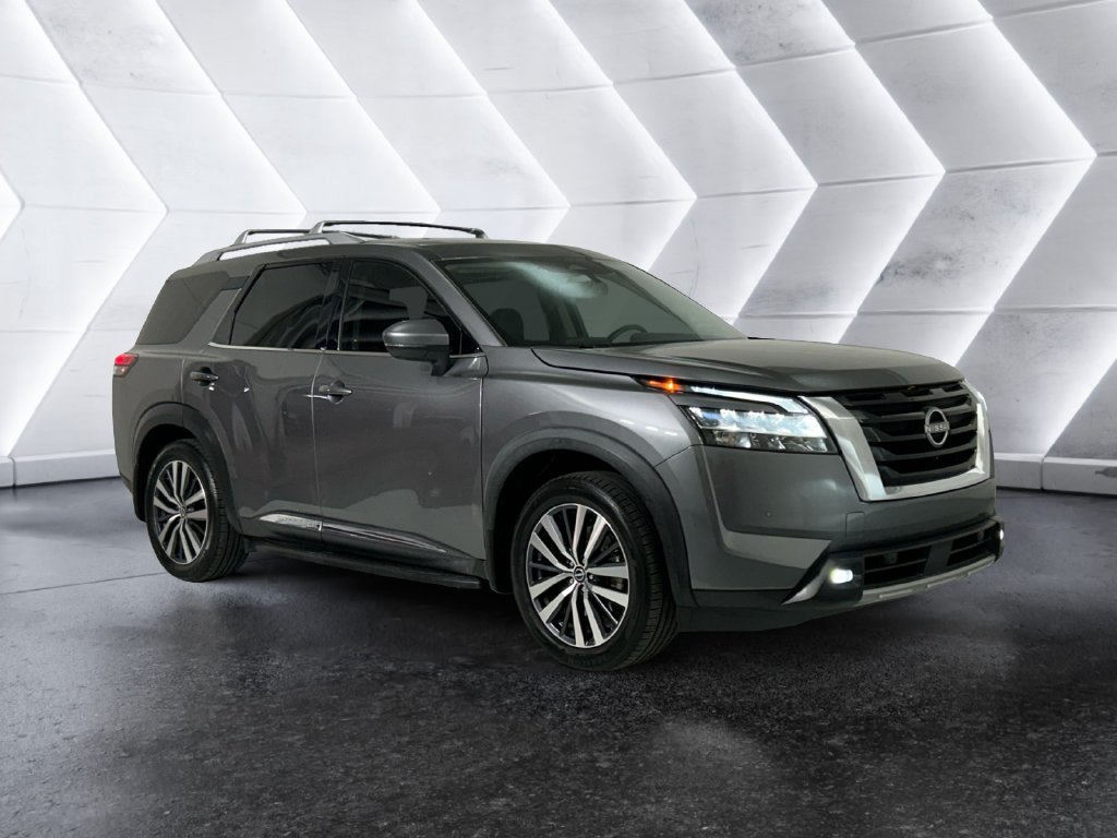 Used 2022 Nissan Pathfinder Platinum w/ Cargo Package FWD image 1