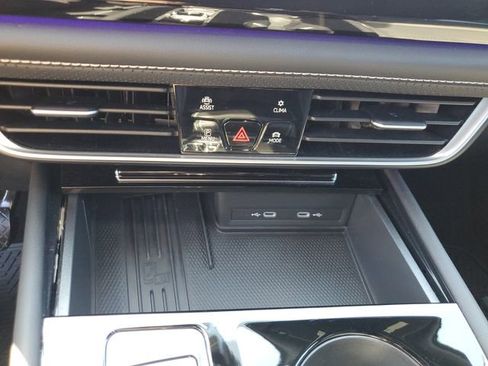 Used 2025 Volkswagen Atlas Cross Sport SEL image 21