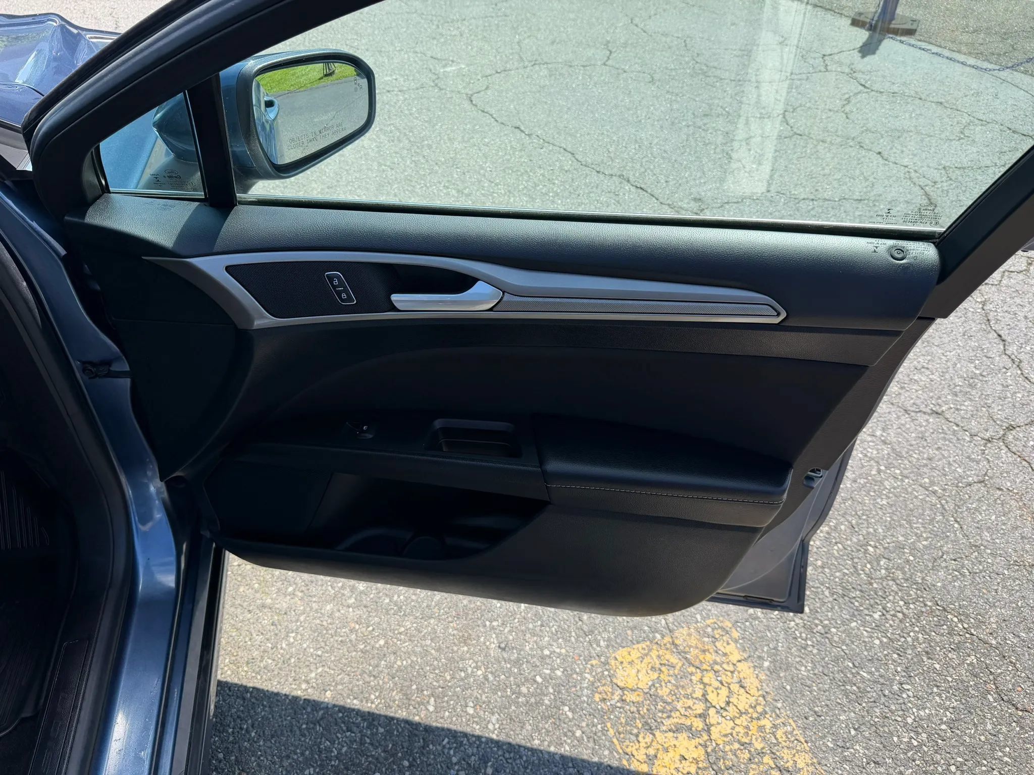 Used 2019 Ford Fusion SE FWD image 32