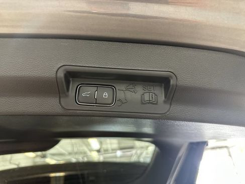 Used 2024 Ford Explorer Limited AWD/4WD image 31