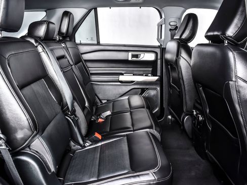 Used 2023 Ford Explorer Limited AWD/4WD image 23