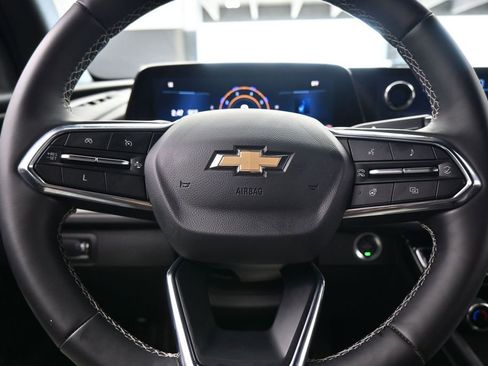 Used 2025 Chevrolet Traverse LT FWD image 23