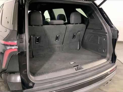 Used 2024 Chevrolet Traverse LT AWD/4WD image 4