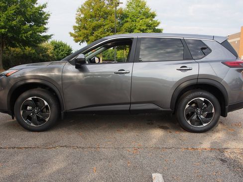Used 2026 Nissan Rogue SV AWD/4WD image 4