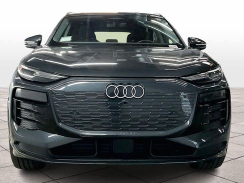 Used 2025 Audi Q6 e-tron Premium w/ Convenience Package image 3