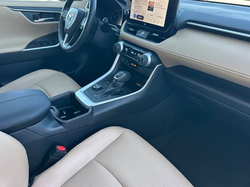 Used 2023 Toyota RAV4 Limited image 16