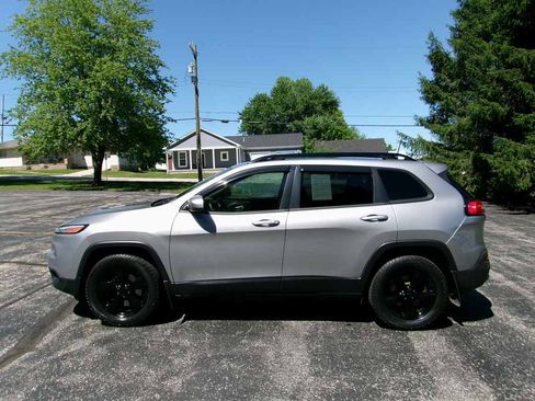 Used 2017 Jeep Cherokee High Altitude AWD/4WD image 4