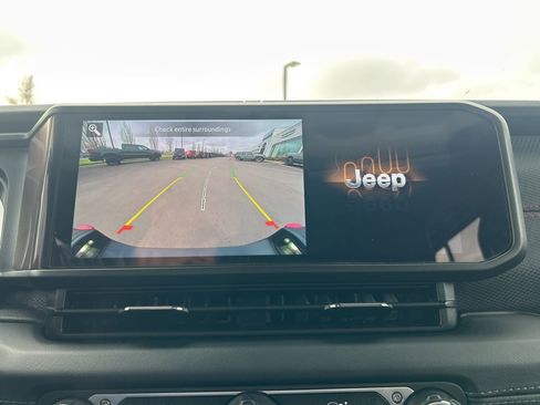 Certified 2024 Jeep Gladiator Rubicon w/ Convenience Group image 18